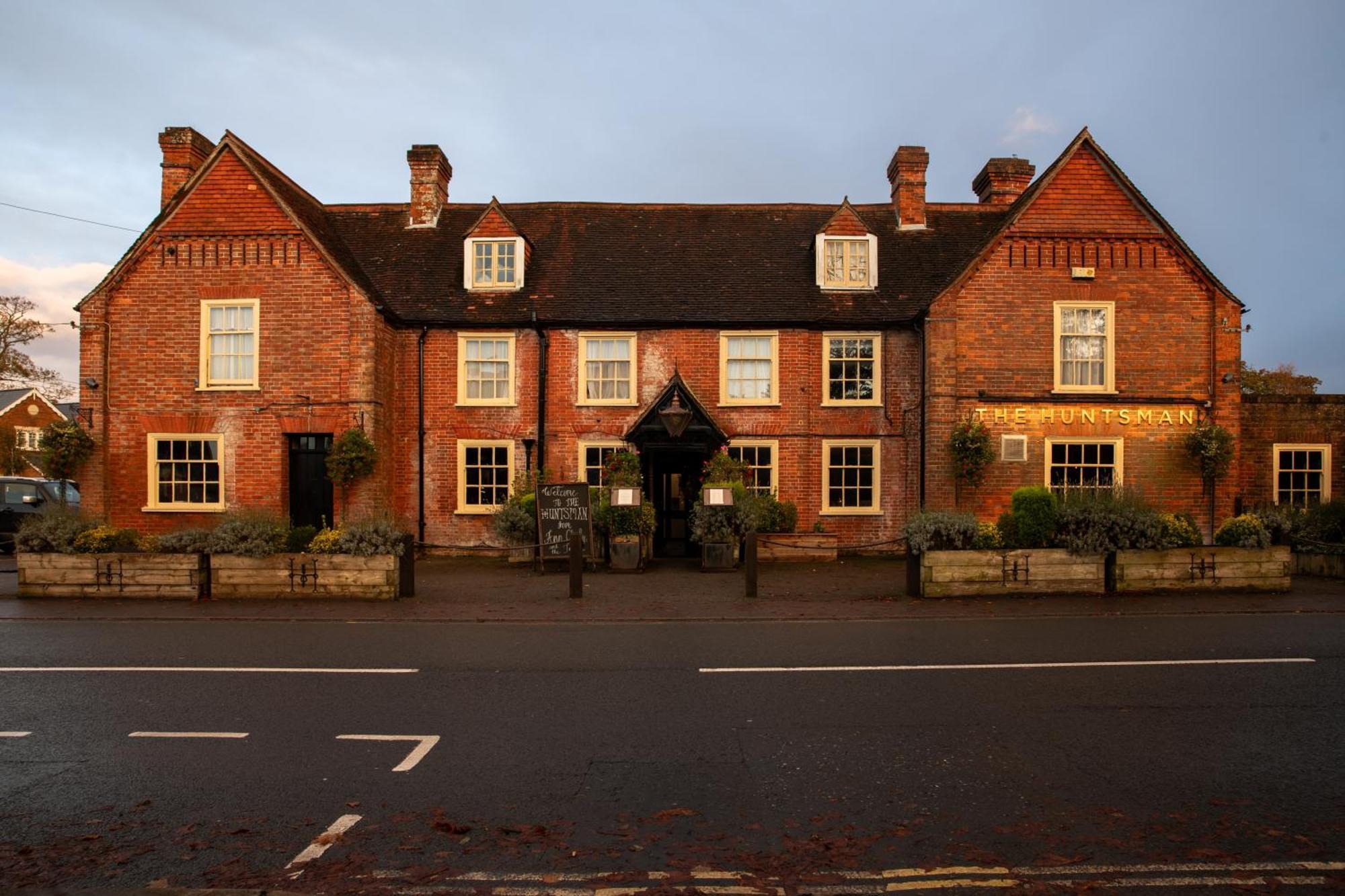 The Huntsman Of Brockenhurst Hotel Exterior photo