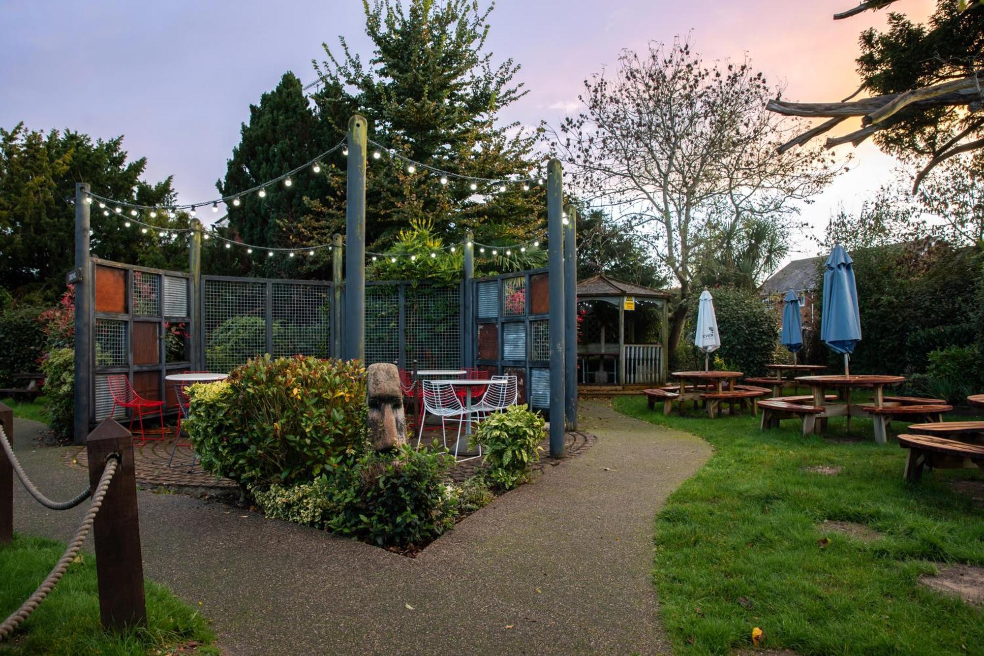 The Huntsman Of Brockenhurst Exterior photo